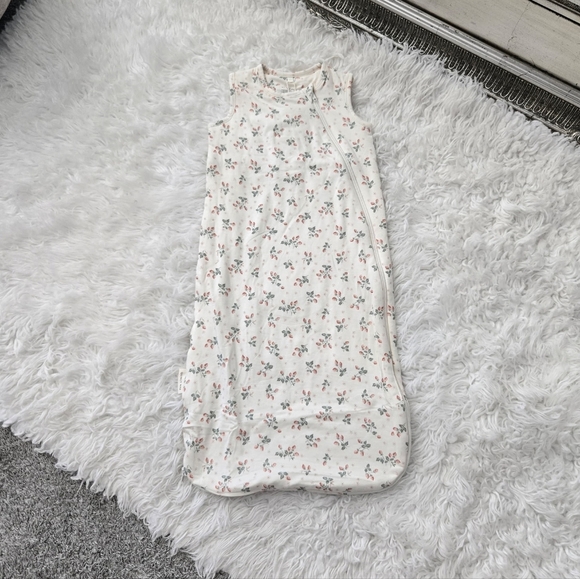 Quincy Mae Bamboo Sleep Bag. Strawberries. Size 0-6 months. New.Make naps and - Picture 1 of 6